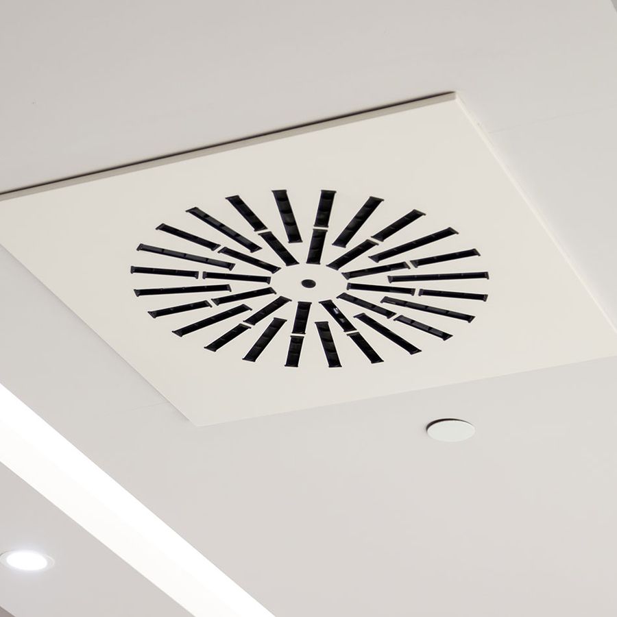 Lüftungsgitter an der Decke